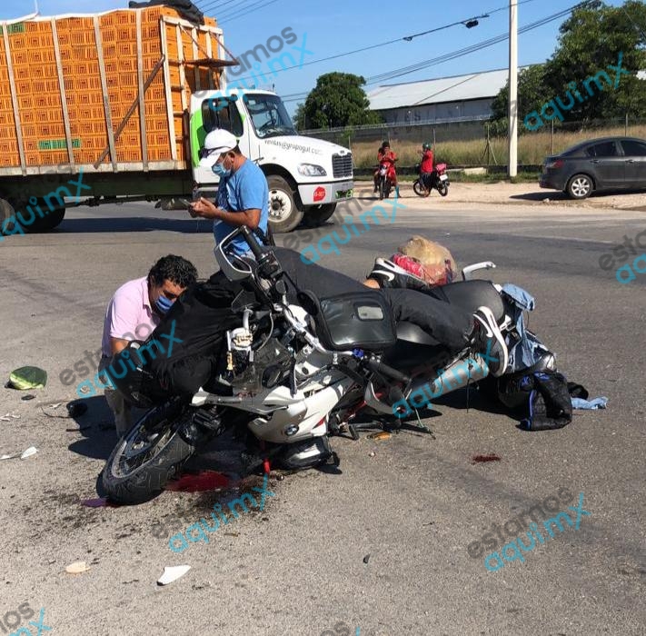 Motociclista entre la vida y la muerte al impactarse en la Mérida ...